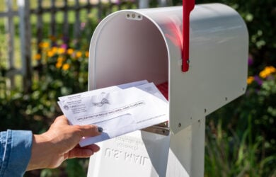 How to Stop Receiving Other People’s Mail: A 2025 Guide